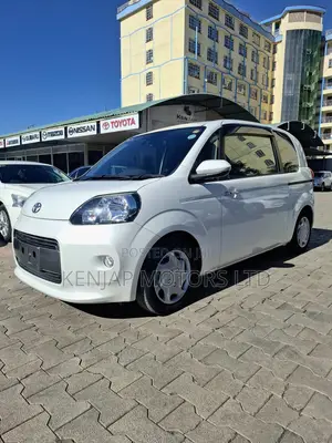 Toyota Porte 2019 White