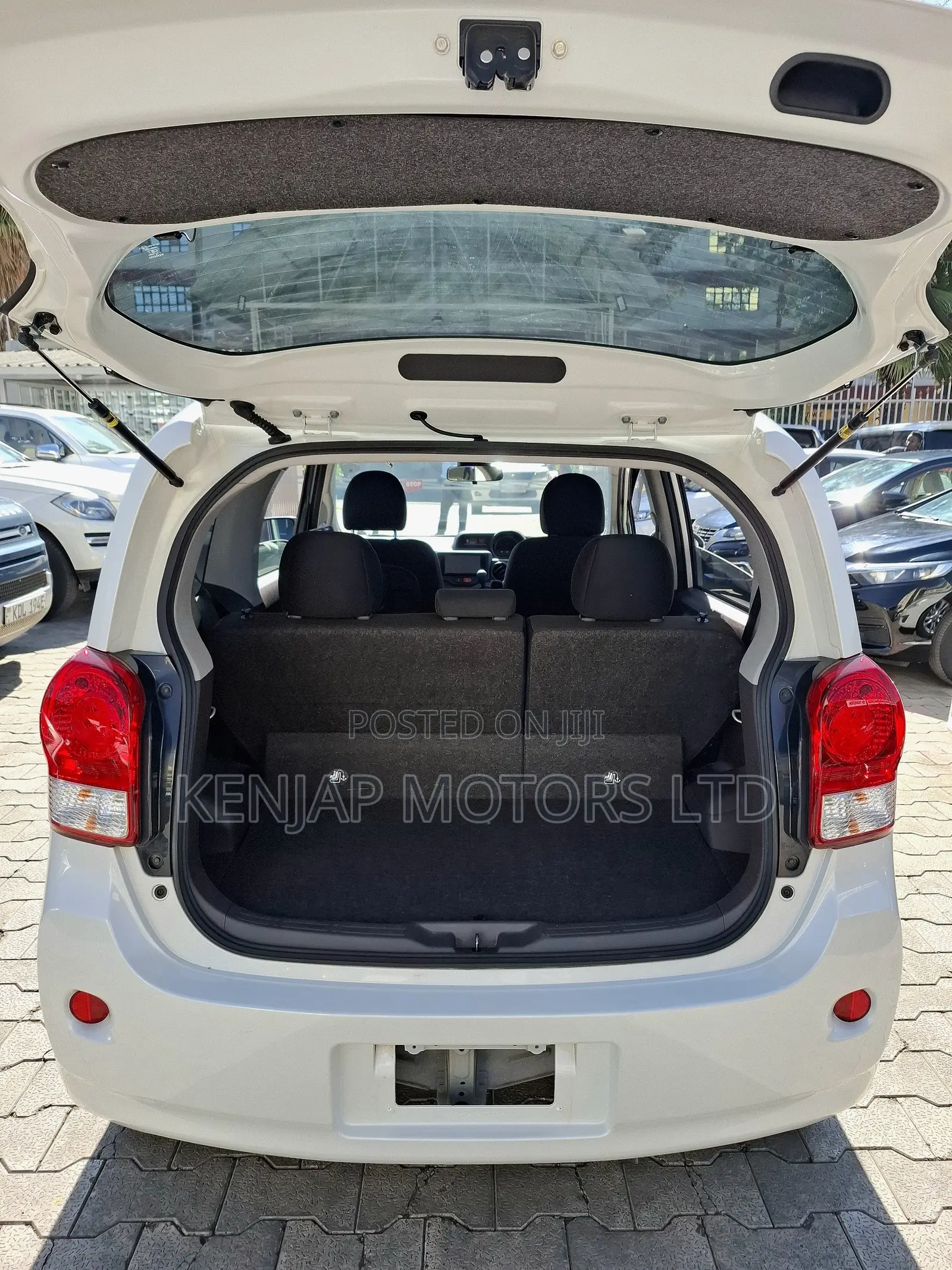 Toyota Porte 2019 White