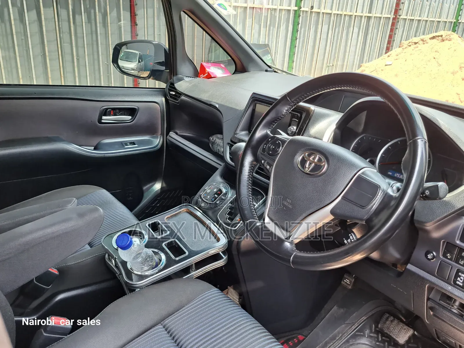 Toyota Noah 2017 Purple