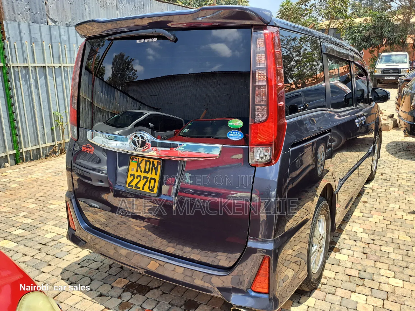 Toyota Noah 2017 Purple