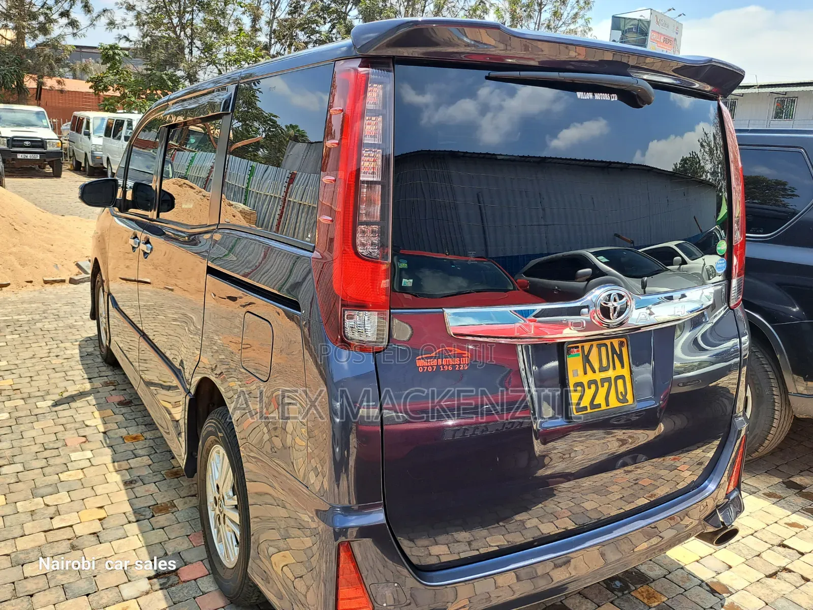 Toyota Noah 2017 Purple