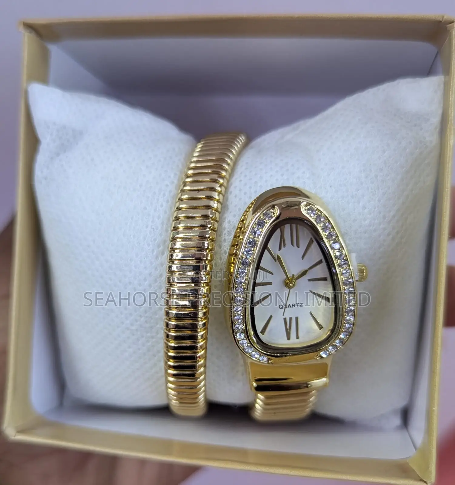 Ladies’ Elegant Gold Watch & Bracelet Set – Quartz