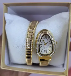 Ladies’ Elegant Gold Watch & Bracelet Set – Quartz