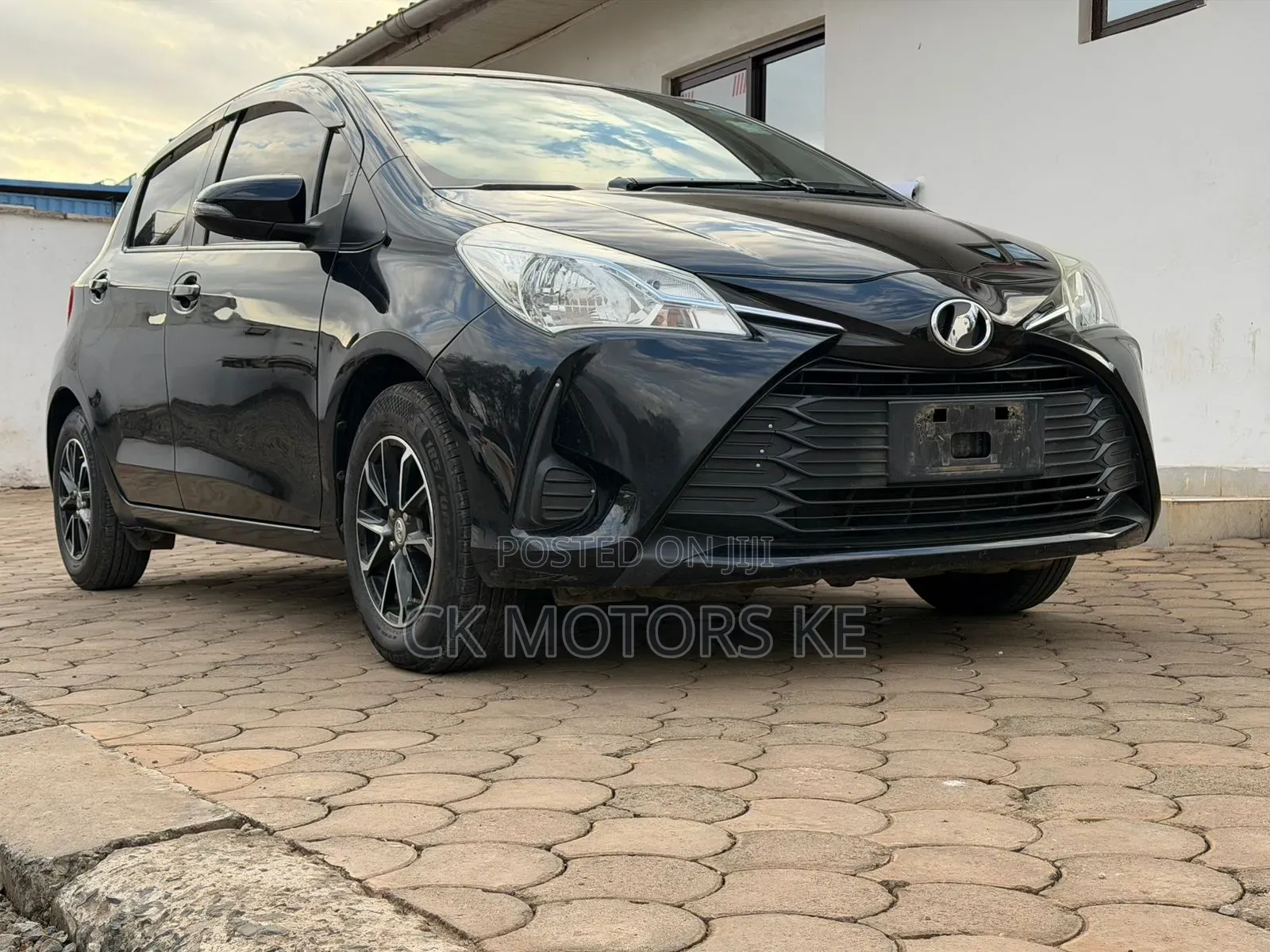 Toyota Vitz 1.0 FWD 5dr 2018 Black