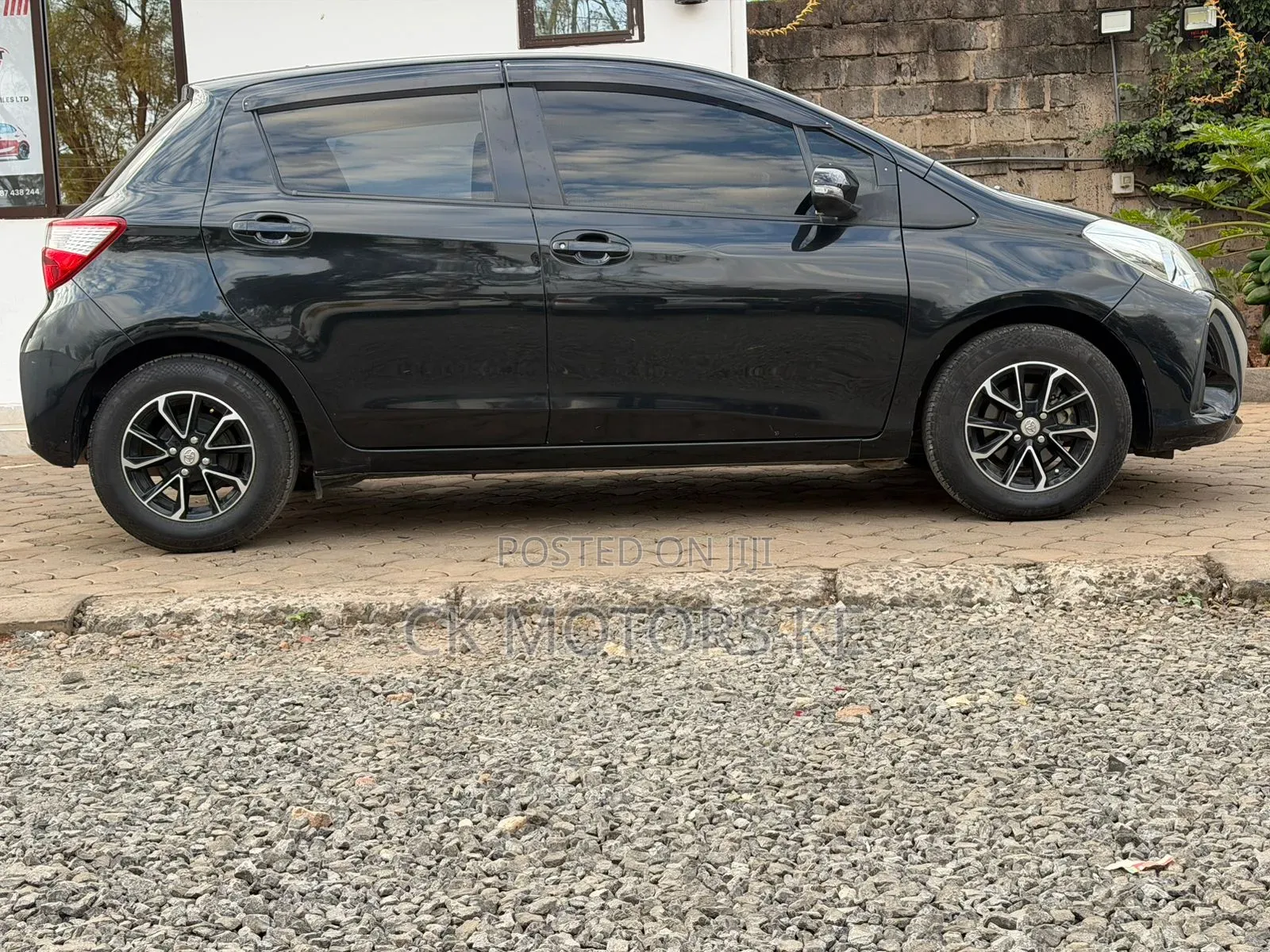 Toyota Vitz 1.0 FWD 5dr 2018 Black