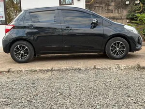 Toyota Vitz 1.0 FWD 5dr 2018 Black