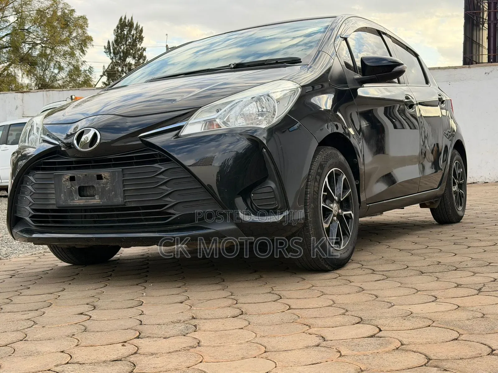 Toyota Vitz 1.0 FWD 5dr 2018 Black