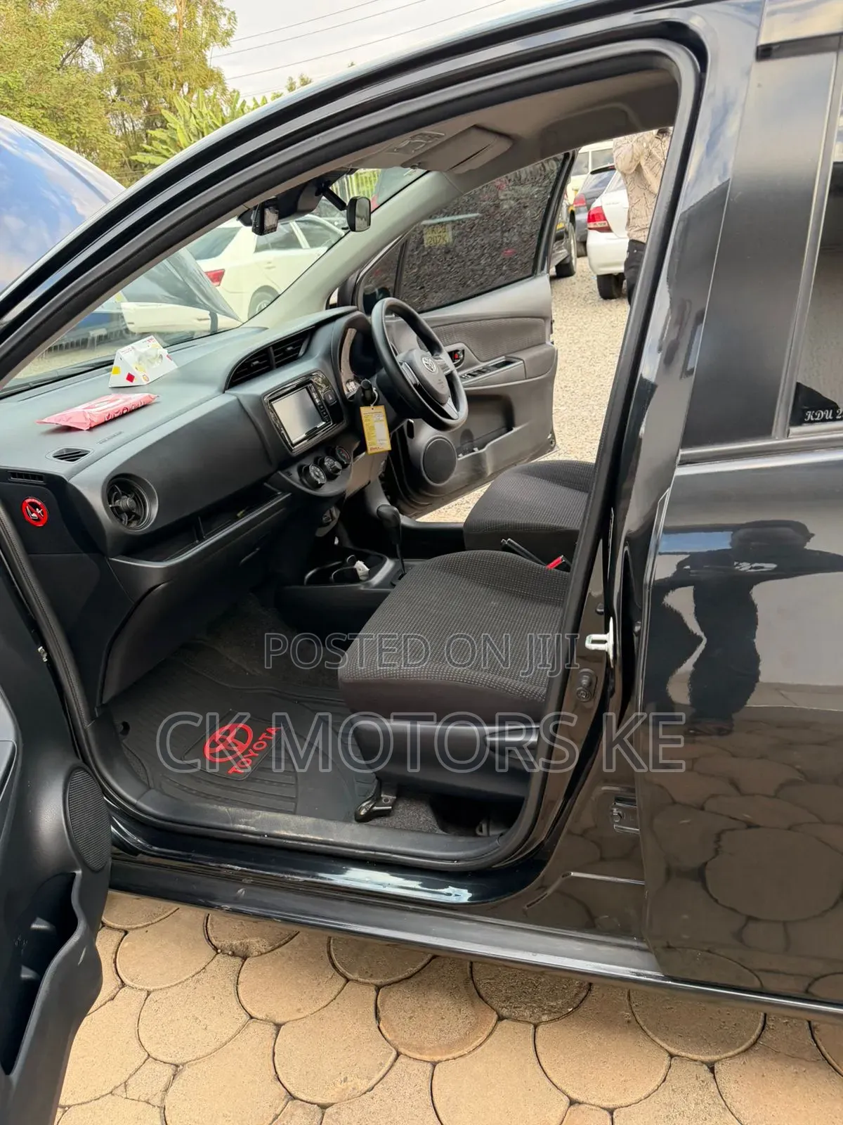 Toyota Vitz 1.0 FWD 5dr 2018 Black