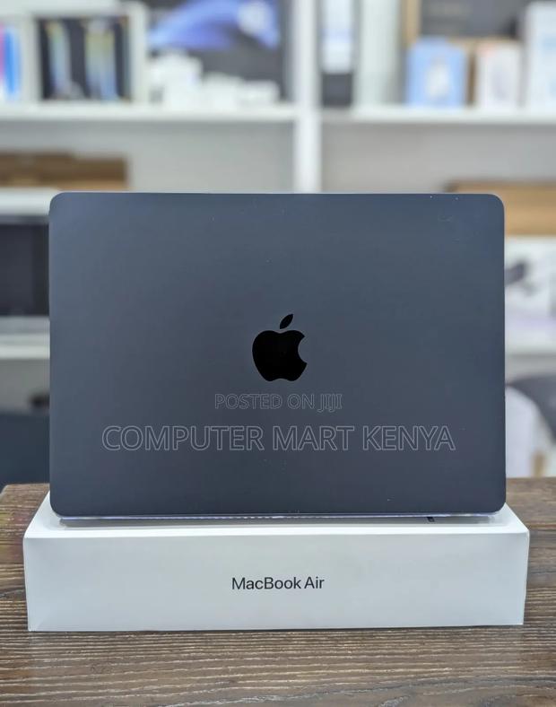 Laptop Apple MacBook Pro 16GB Apple M5 SSD 256GB - thumbnail 3