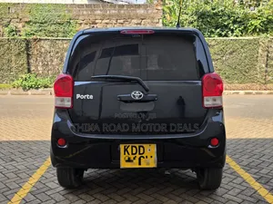 Toyota Porte 2014 Black