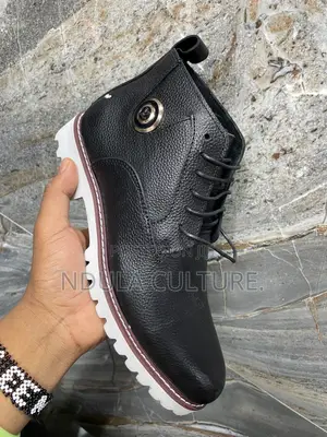 Casual Louis Vuitton Chukka Boots