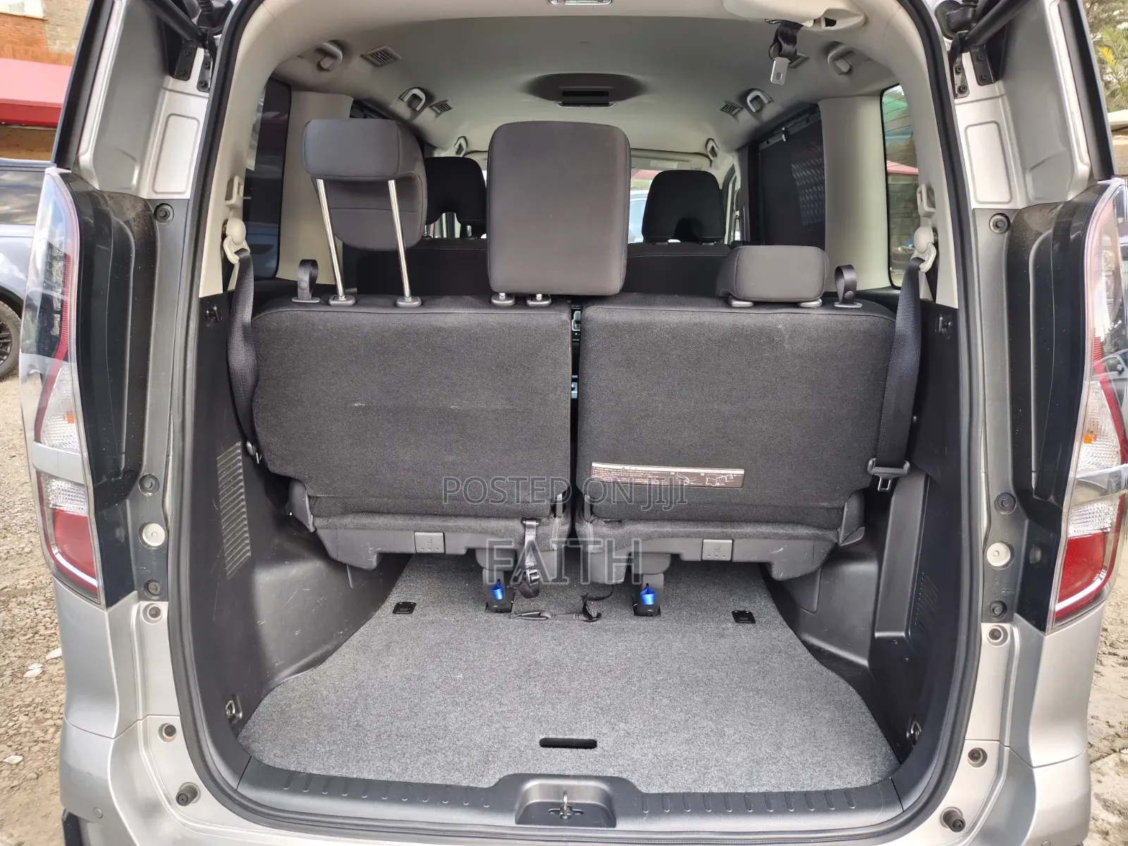 Nissan Serena 2019 Silver