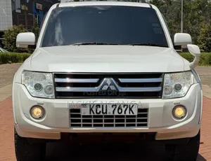 Mitsubishi Pajero 2012 White