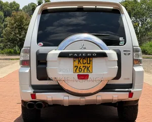 Mitsubishi Pajero 2012 White