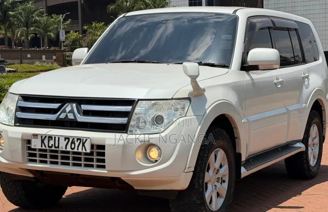 Mitsubishi Pajero 2012 White