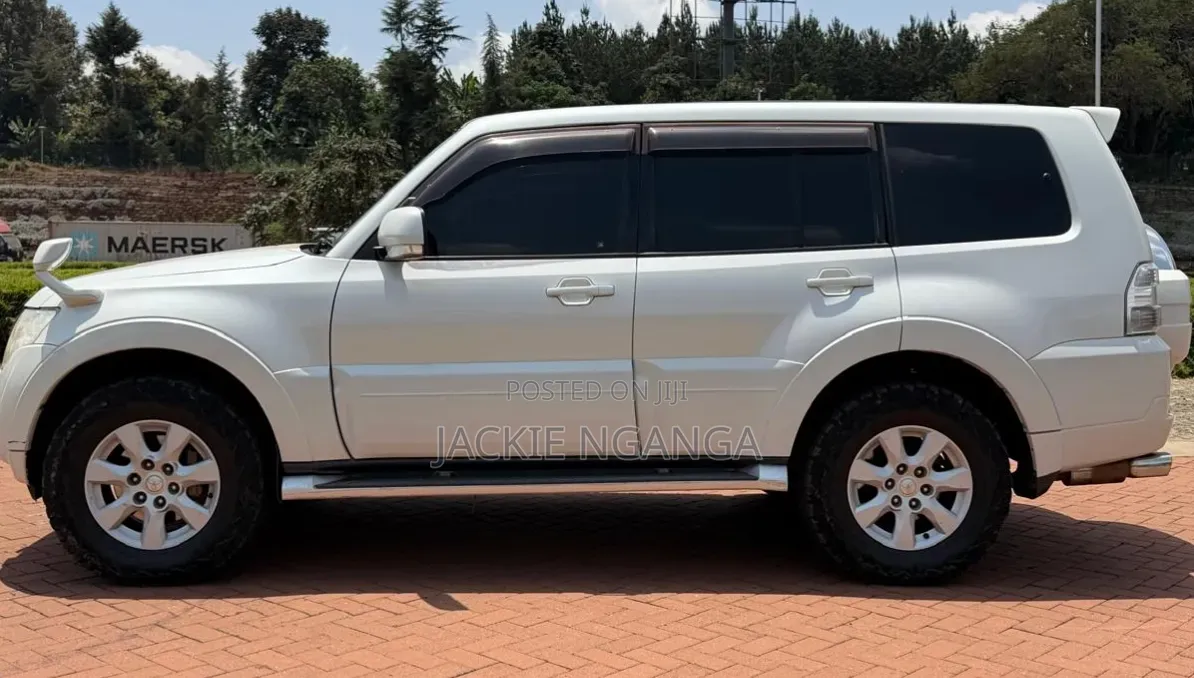 Mitsubishi Pajero 2012 White