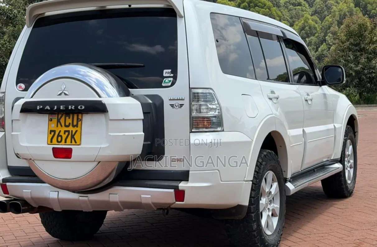Mitsubishi Pajero 2012 White