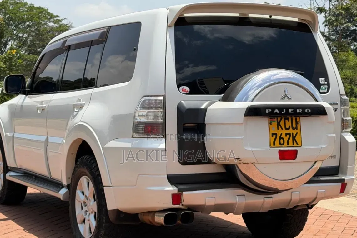 Mitsubishi Pajero 2012 White