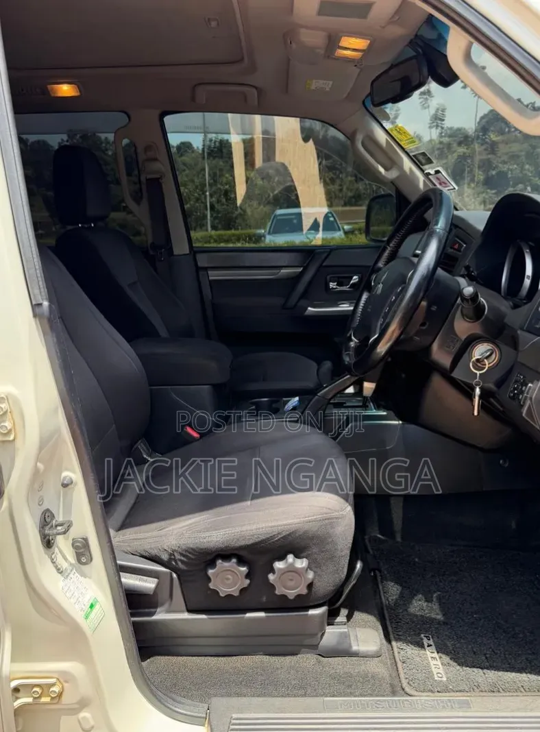 Mitsubishi Pajero 2012 White