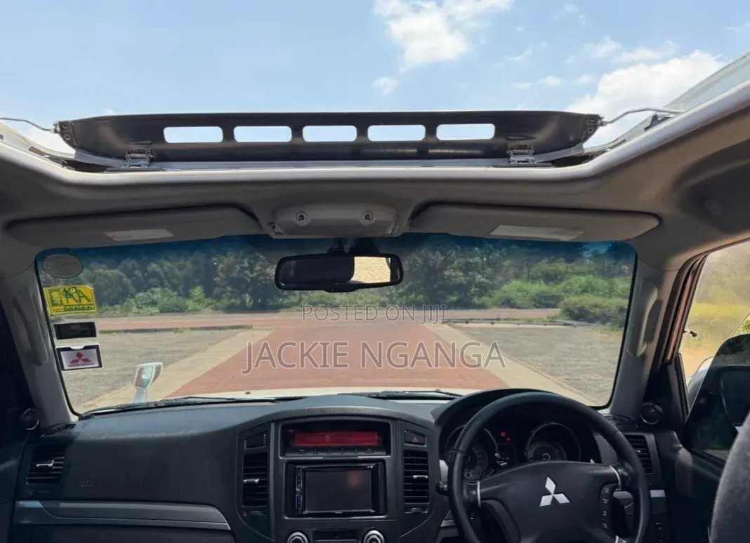 Mitsubishi Pajero 2012 White