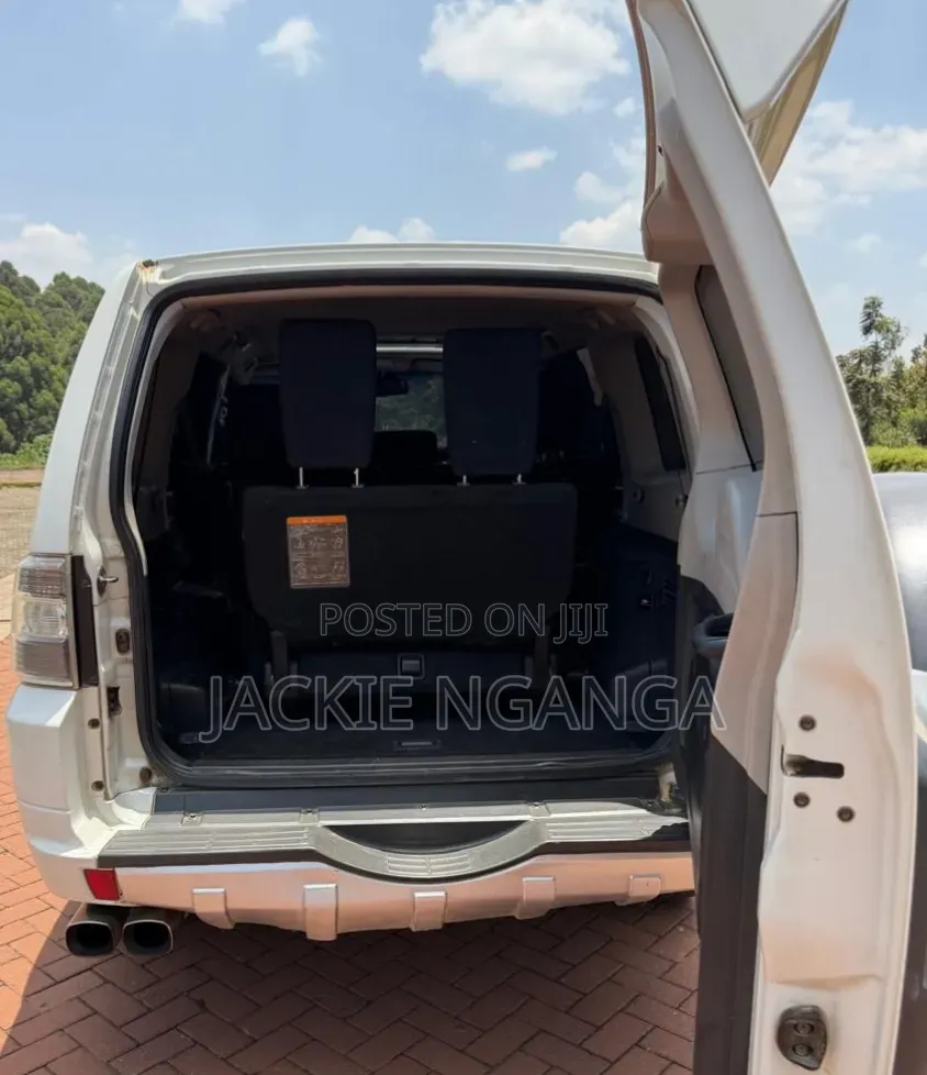 Mitsubishi Pajero 2012 White