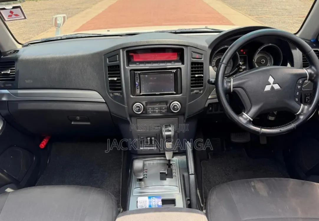 Mitsubishi Pajero 2012 White