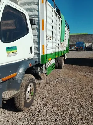 Mitsubishi Fh 215 KAQ 2002 White