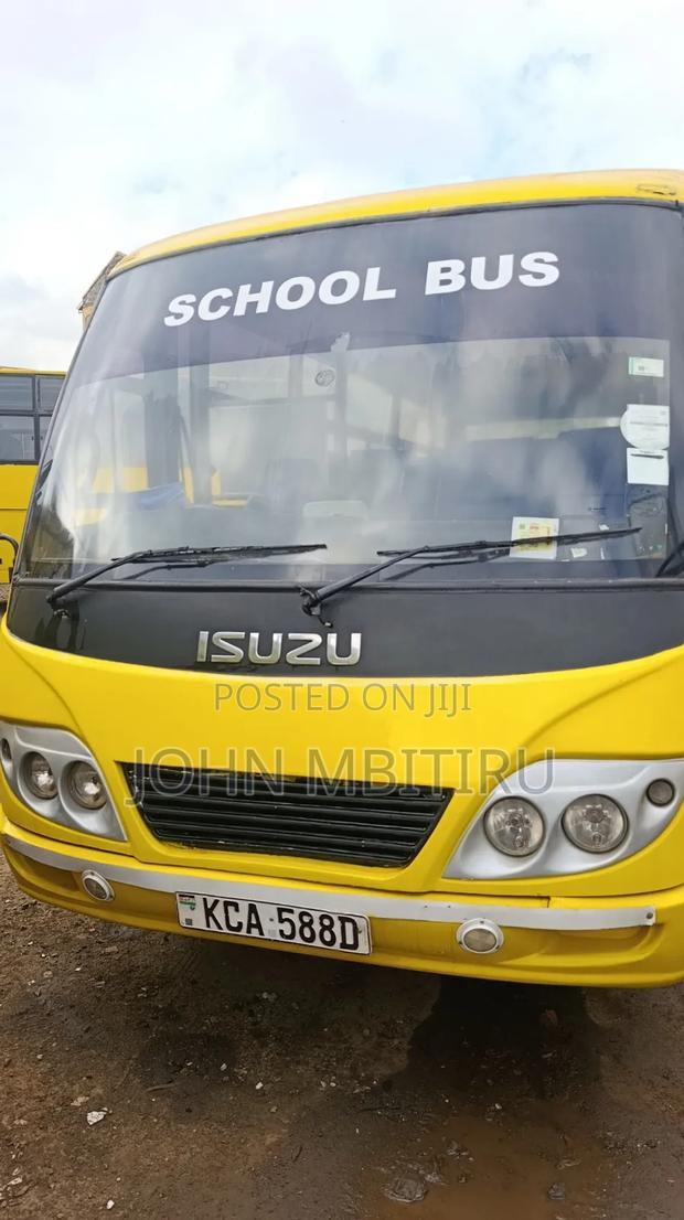 Isuzu NQR 2014 Yellow