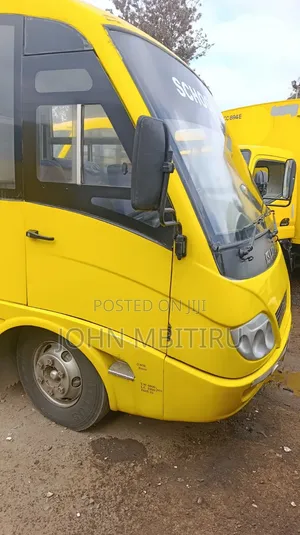 Isuzu NQR 2014 Yellow