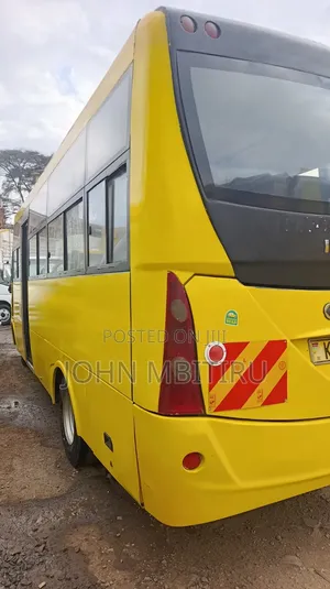 Isuzu NQR 2014 Yellow