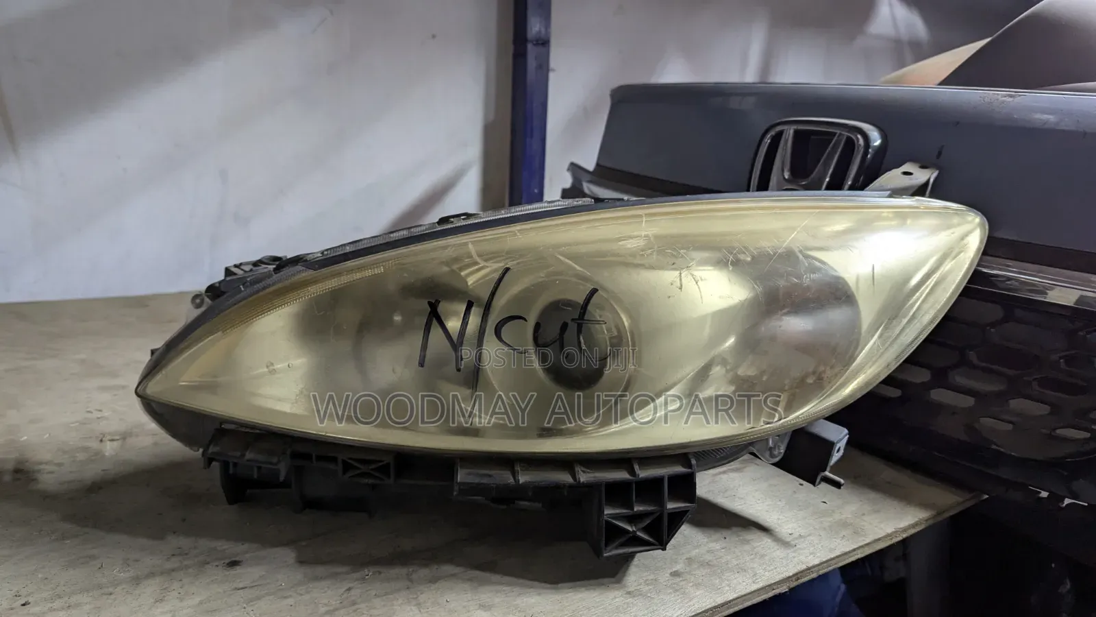 Nissan Lafesta Headlight