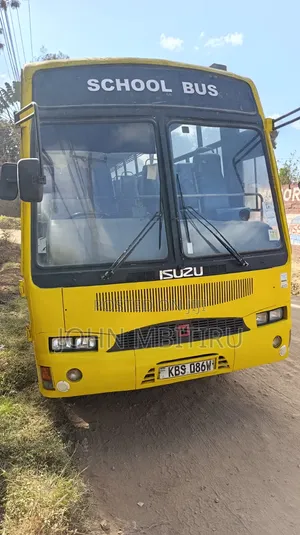 Isuzu Executive Bus 2011 Yellow