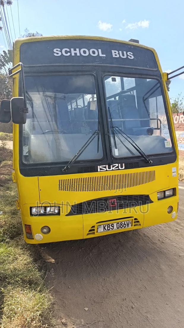 Isuzu Executive Bus 2011 Yellow