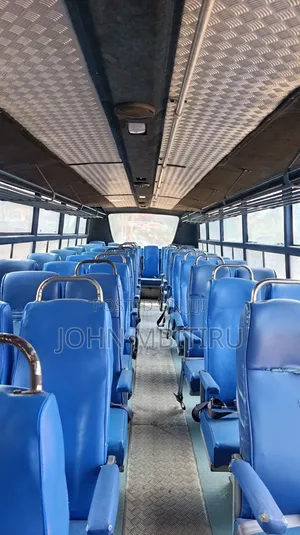 Isuzu Executive Bus 2011 Yellow