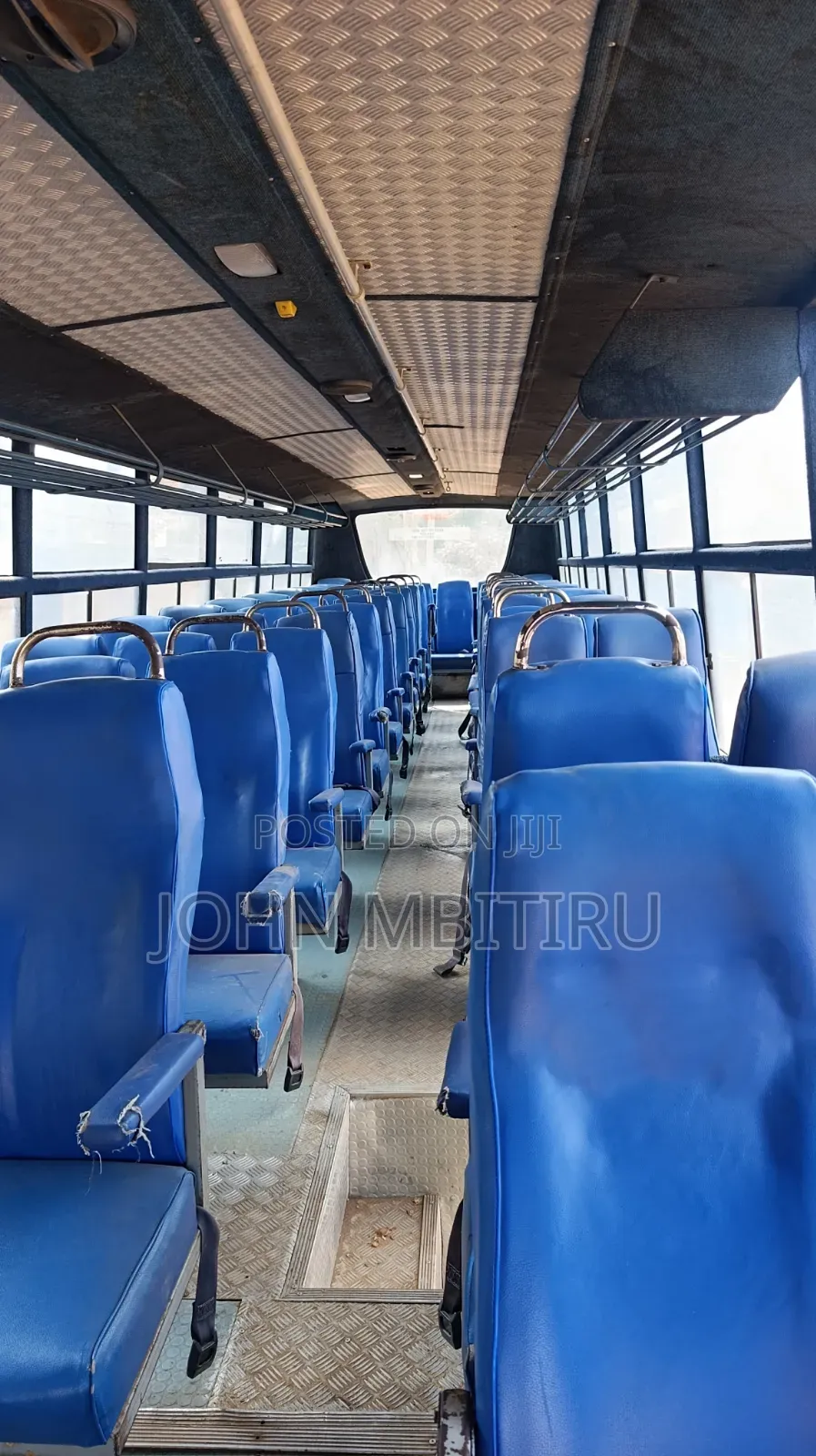 Isuzu Executive Bus 2011 Yellow