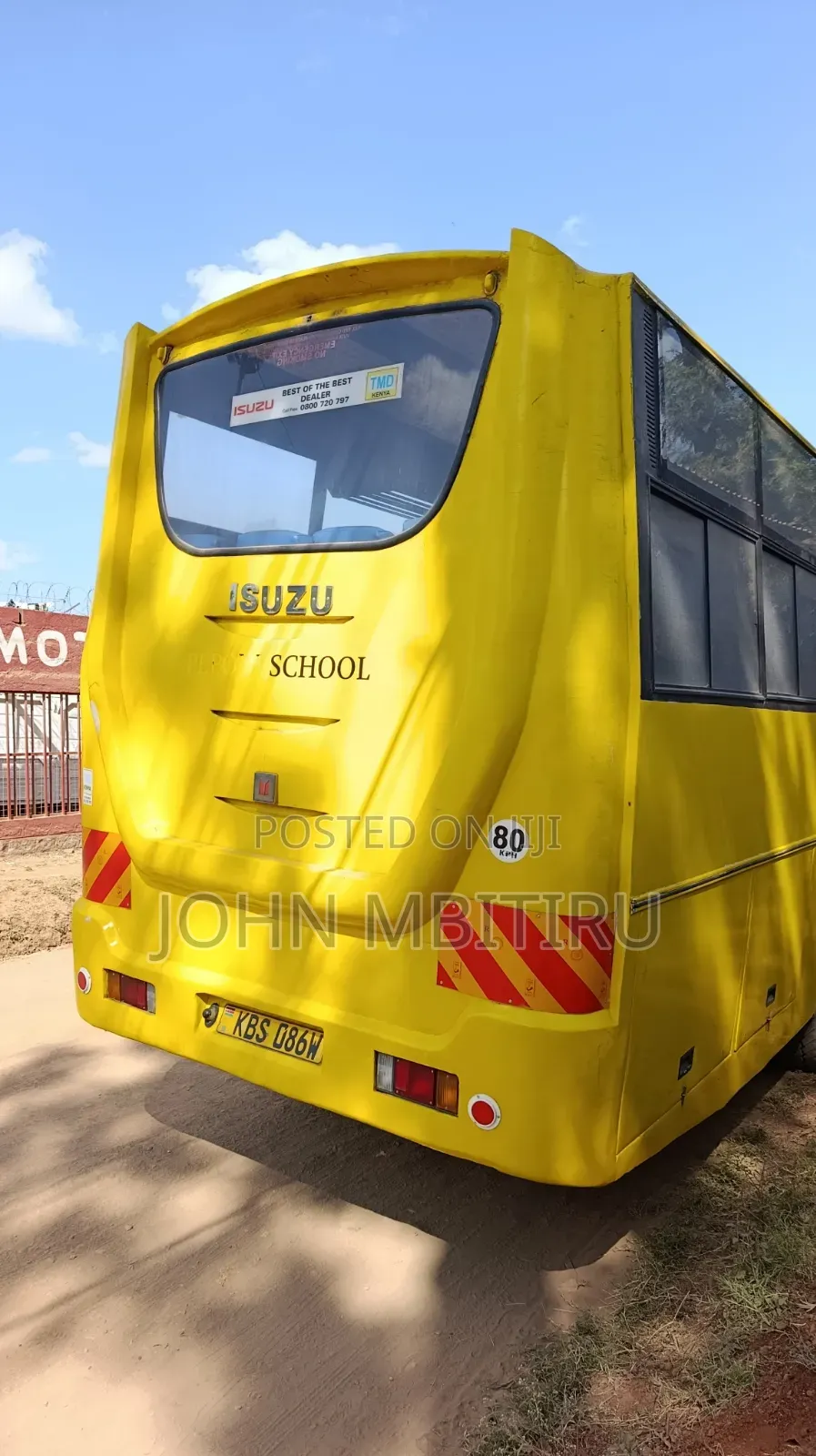 Isuzu Executive Bus 2011 Yellow