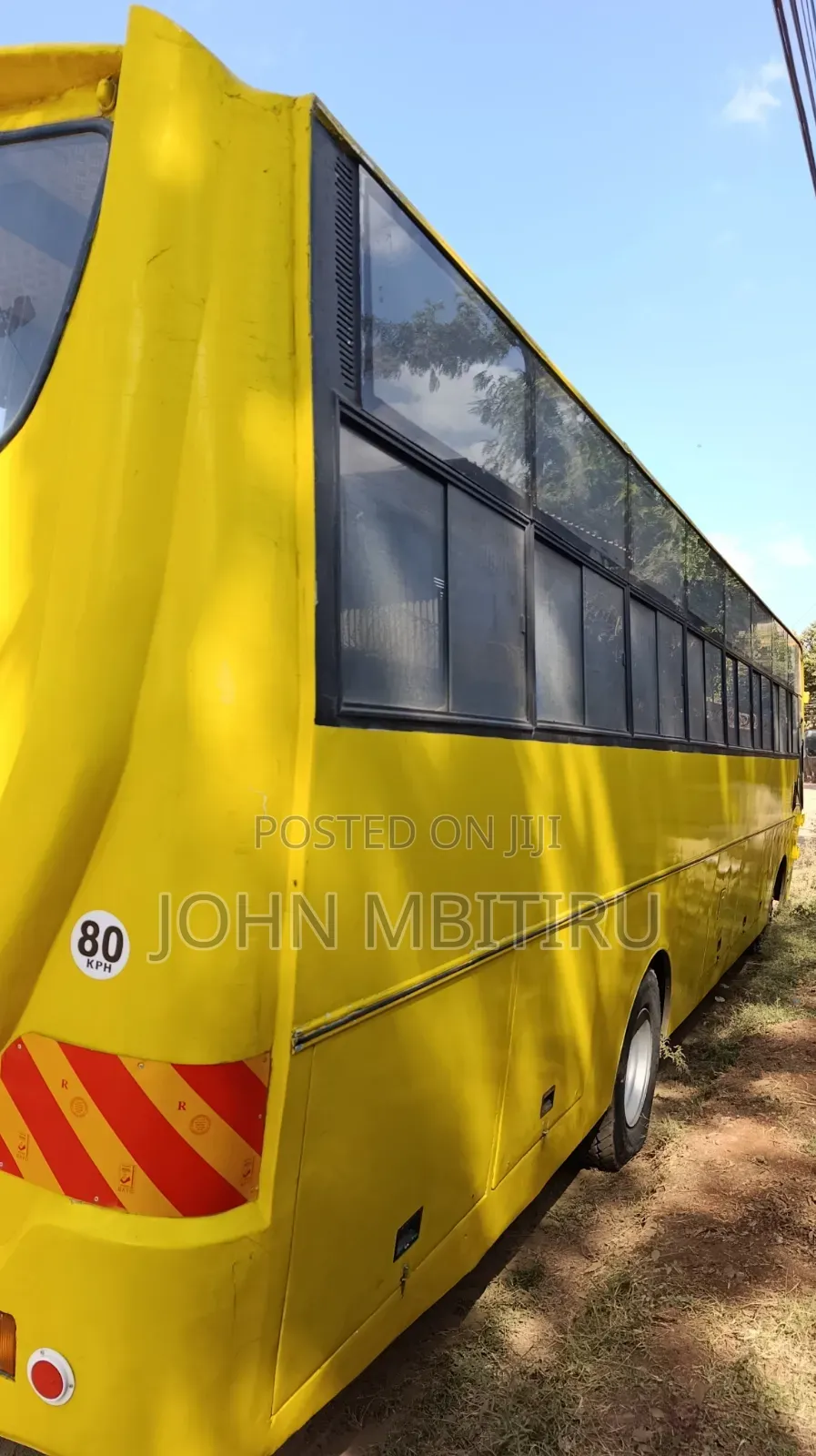 Isuzu Executive Bus 2011 Yellow