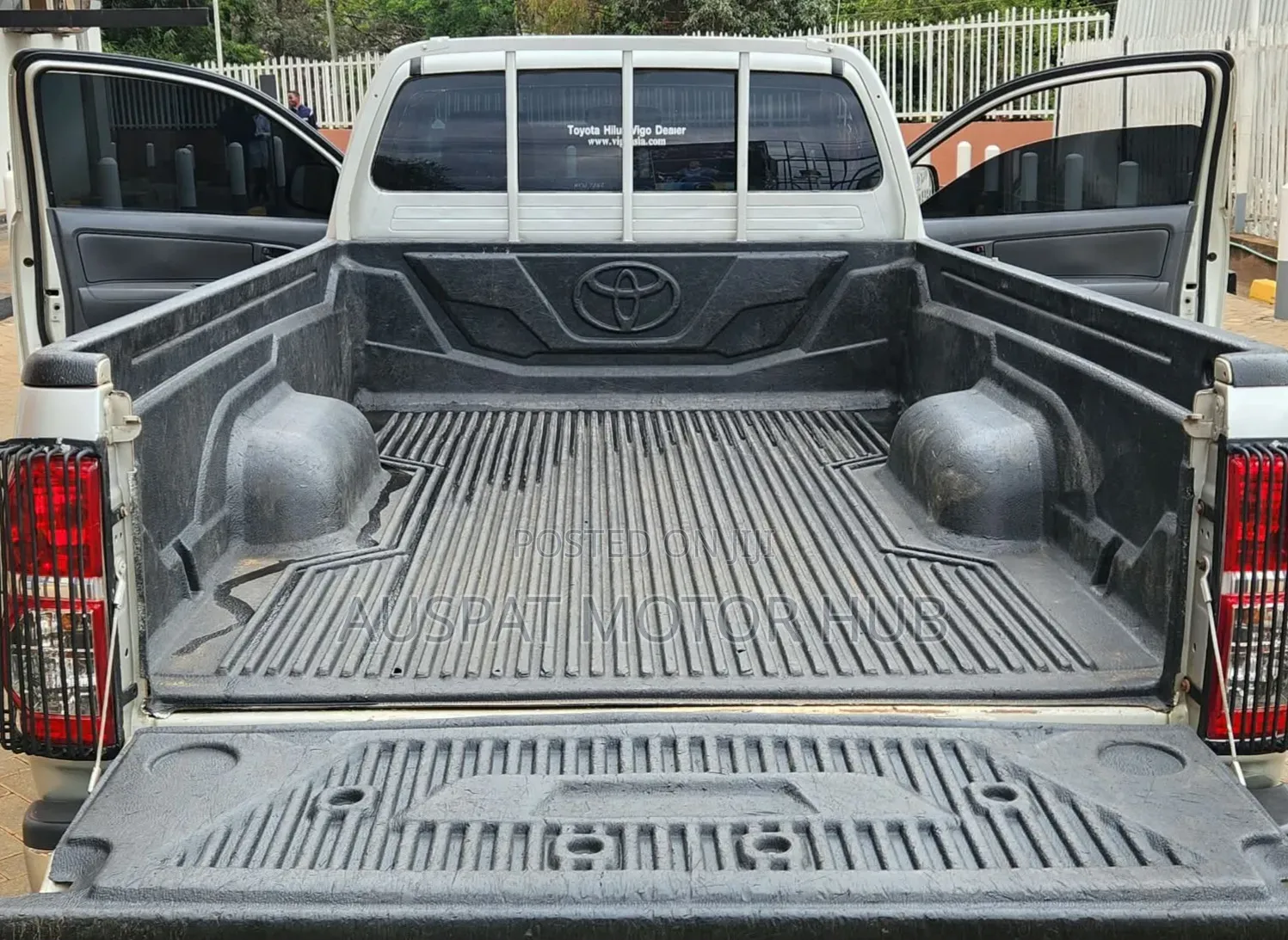 Toyota Hilux 2.5 D-4D 4X4 SRX 2012 Beige