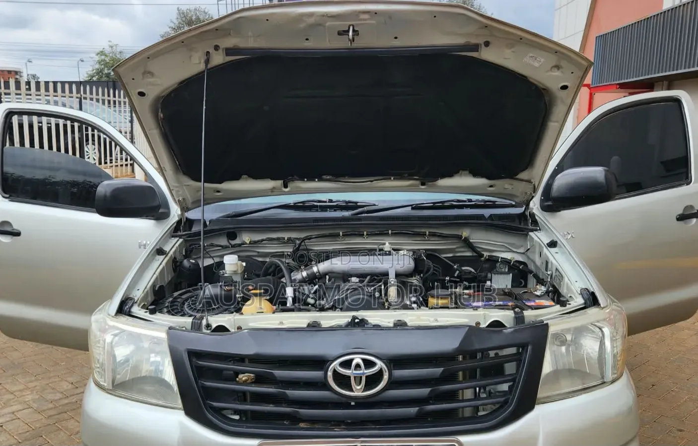 Toyota Hilux 2.5 D-4D 4X4 SRX 2012 Beige