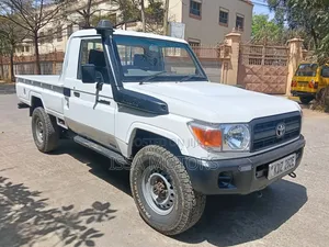Toyota Land Cruiser 2012 White