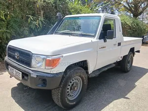 Toyota Land Cruiser 2012 White