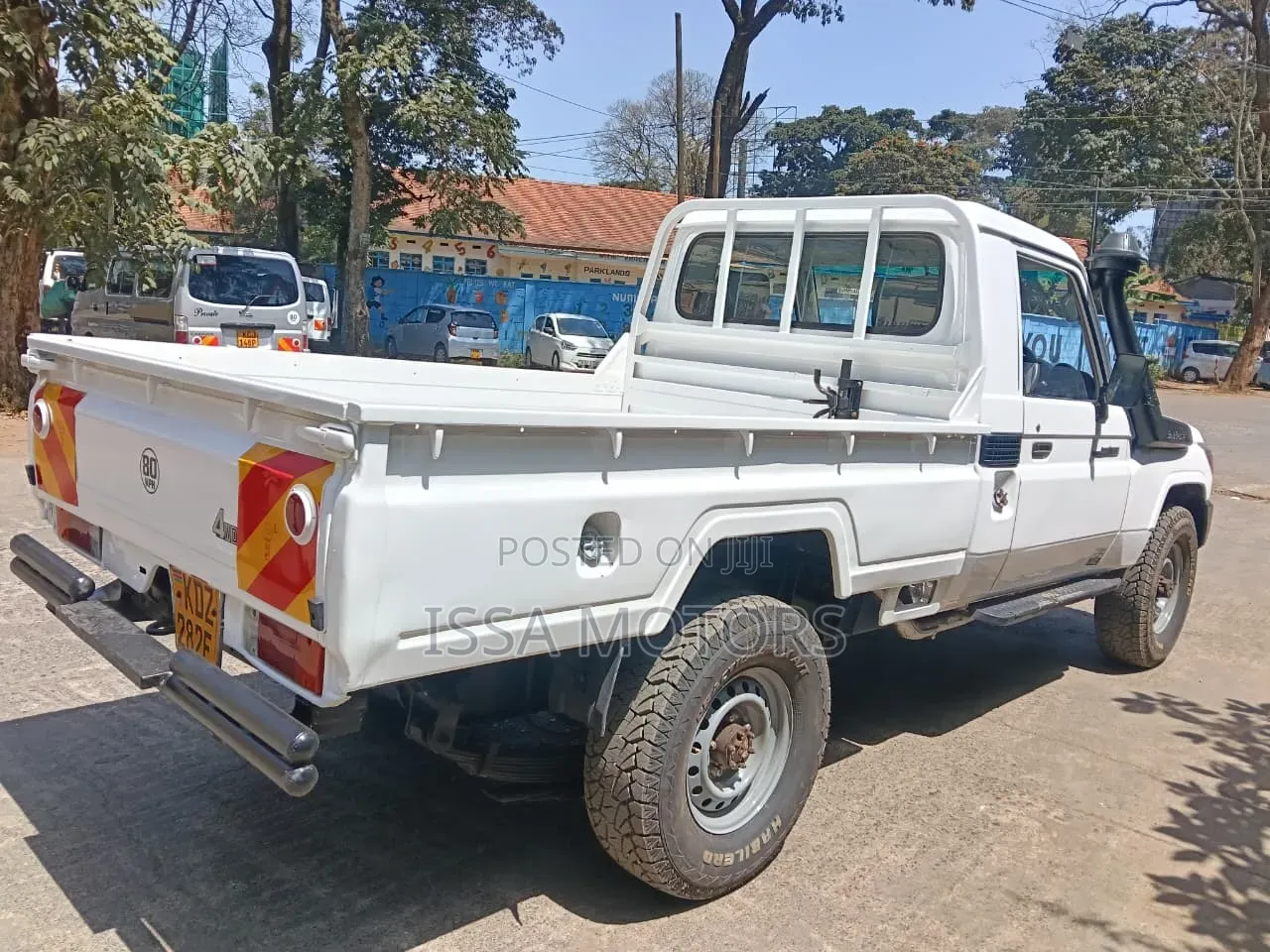Toyota Land Cruiser 2012 White