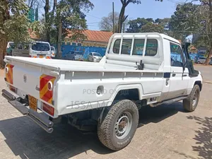 Toyota Land Cruiser 2012 White