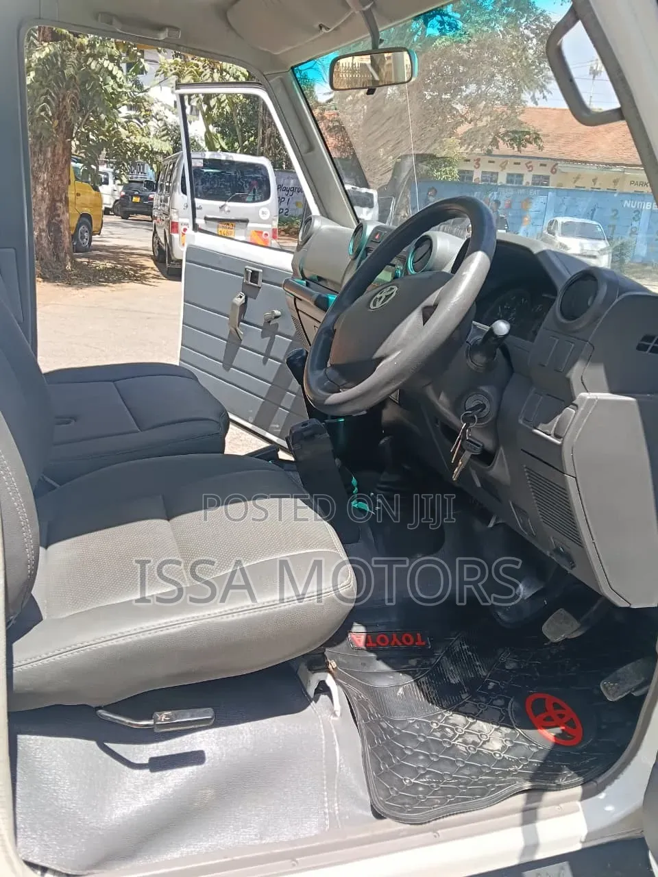 Toyota Land Cruiser 2012 White