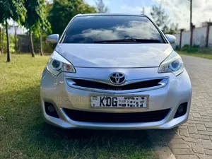 Toyota Ractis 2015 Silver