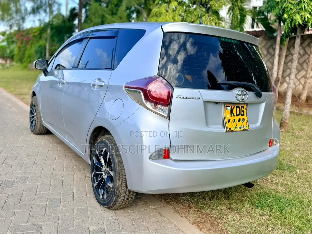Toyota Ractis 2015 Silver