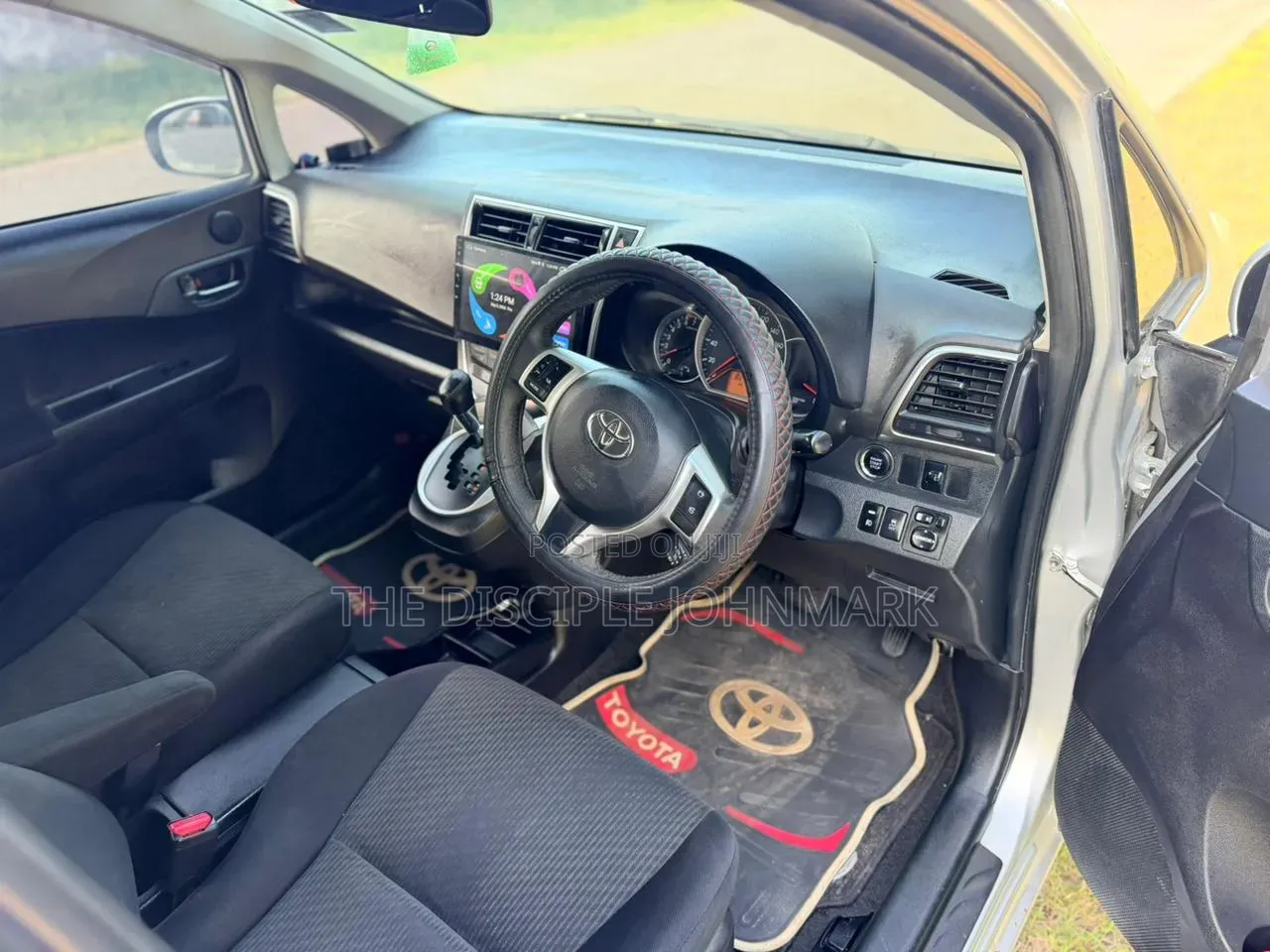 Toyota Ractis 2015 Silver