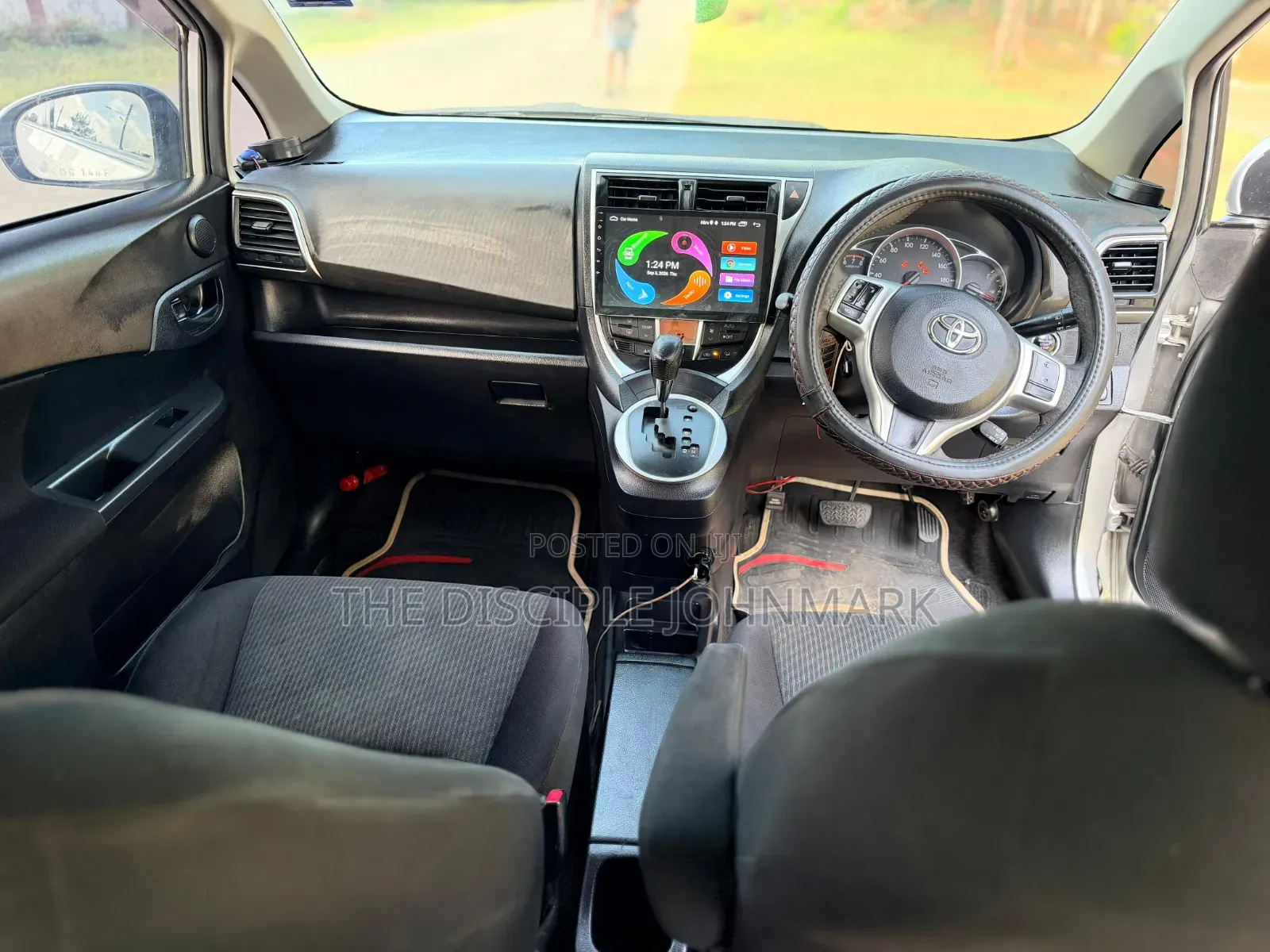 Toyota Ractis 2015 Silver