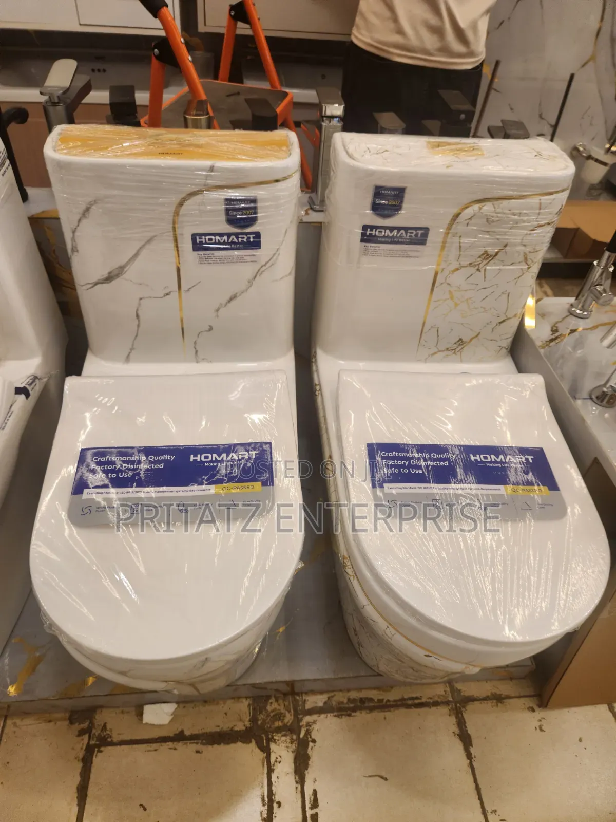 Ceramic White Toilet With Cistern