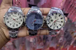 Men’s Stylish Metallic Quartz Watch